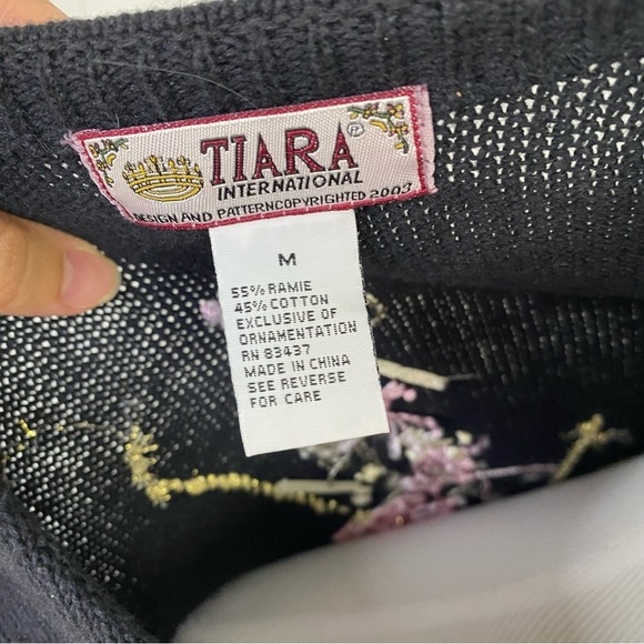 VTG Tierra International Sweater Black Embroidered Floral Knit Cardigan Size M - Picture 11 of 14